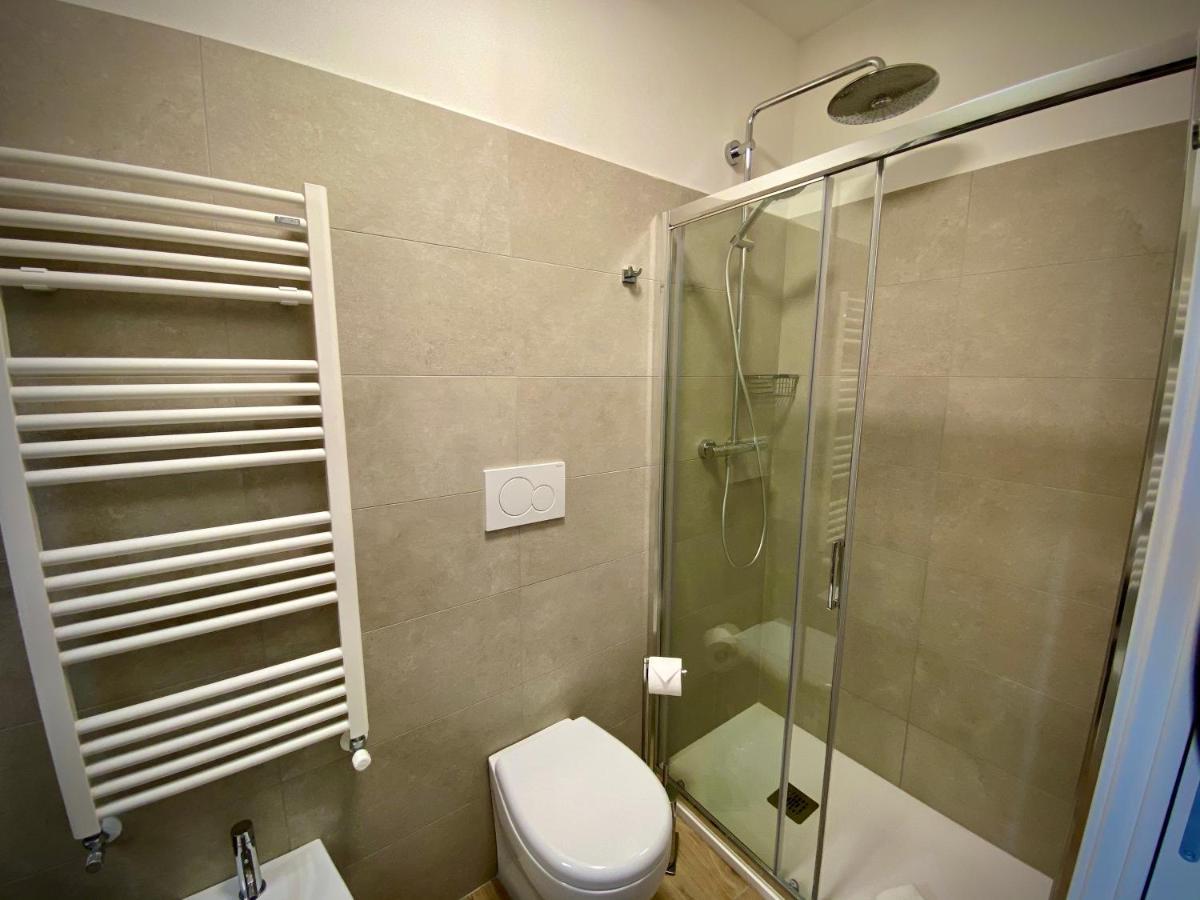 Five Flowers Guest House ตรีเอสเต ภายนอก รูปภาพ