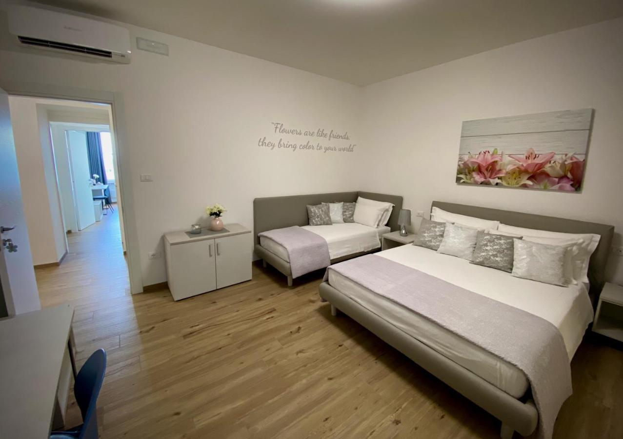 Five Flowers Guest House ตรีเอสเต ภายนอก รูปภาพ