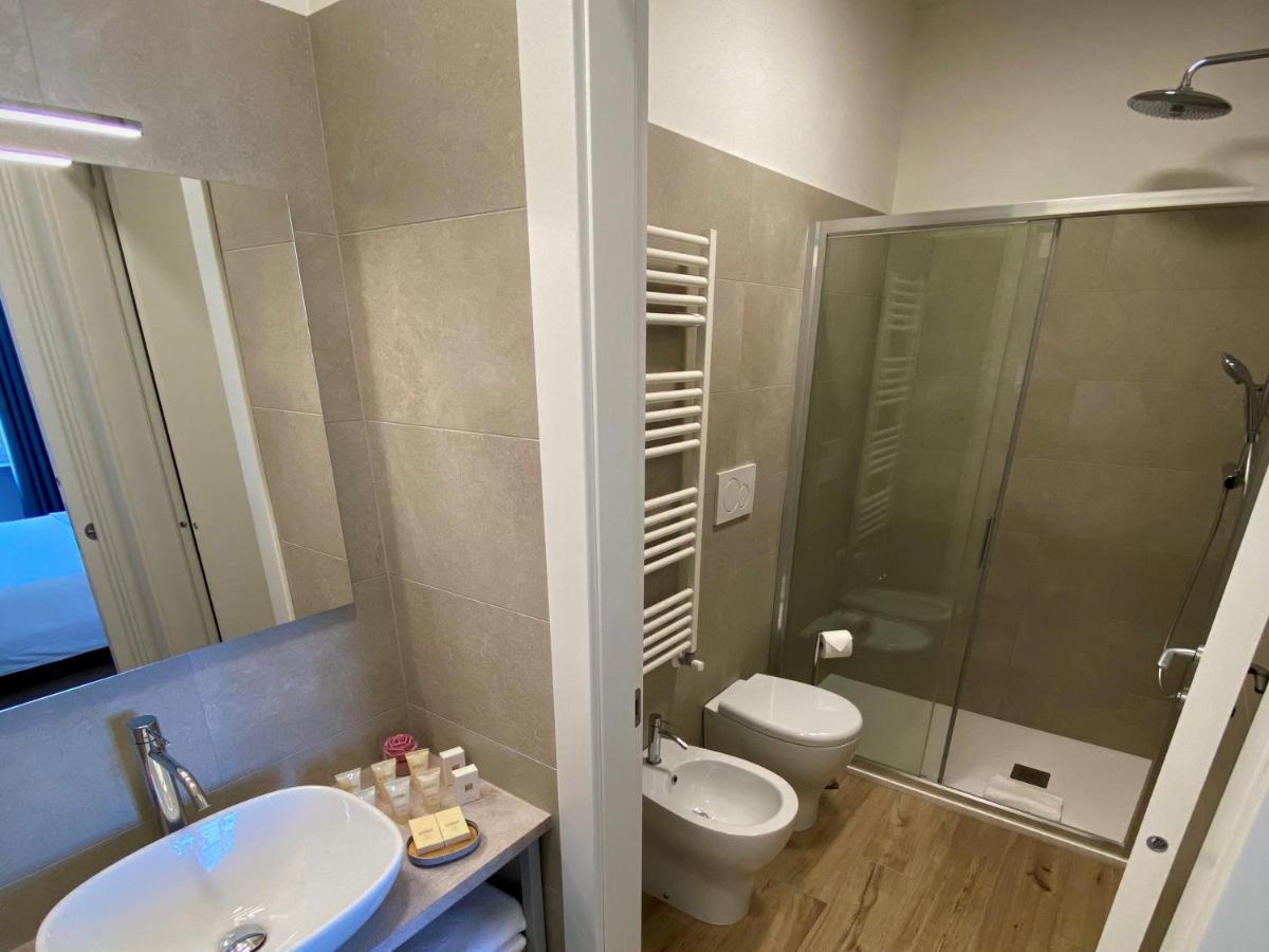 Five Flowers Guest House ตรีเอสเต ภายนอก รูปภาพ