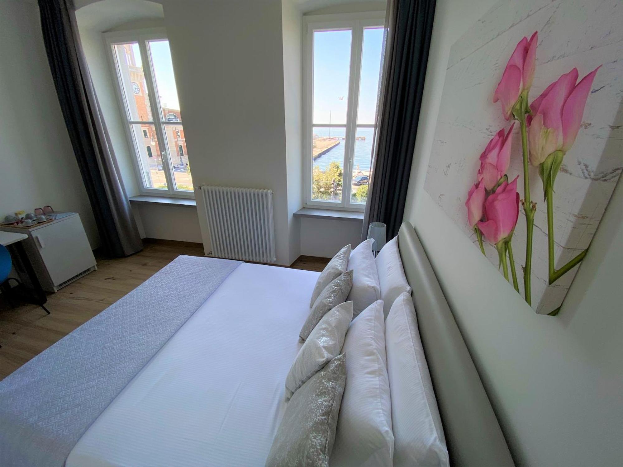 Five Flowers Guest House ตรีเอสเต ภายนอก รูปภาพ