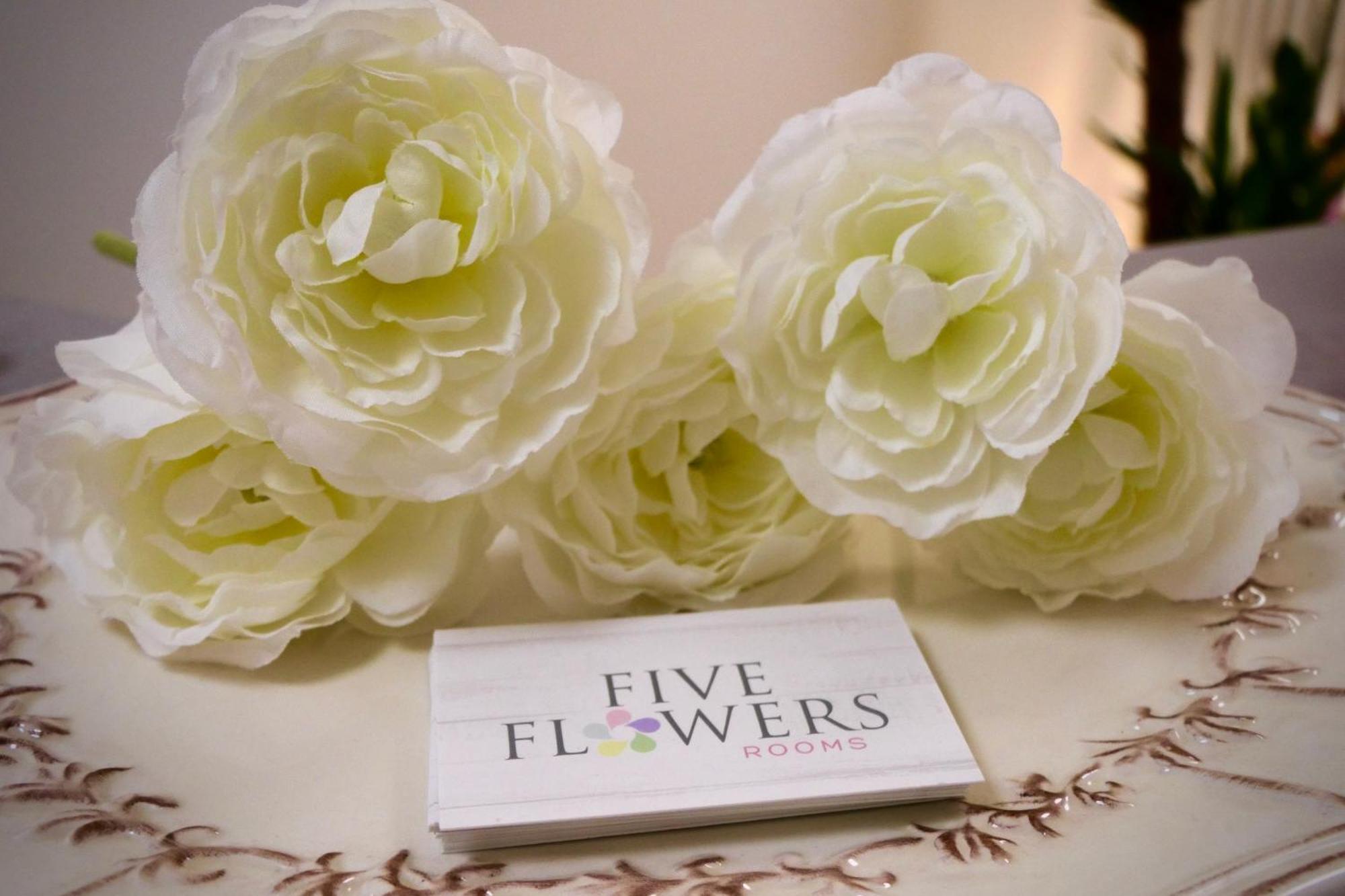 Five Flowers Guest House ตรีเอสเต ภายนอก รูปภาพ